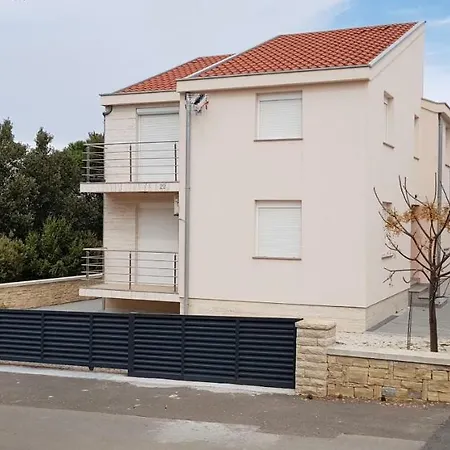 בית נופש Cirjak נין