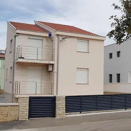 Cirjak בית נופש נין